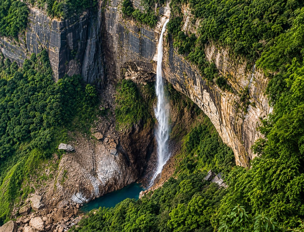 Nohsngithiang-Falls : The Seven Sister Of Meghalaya