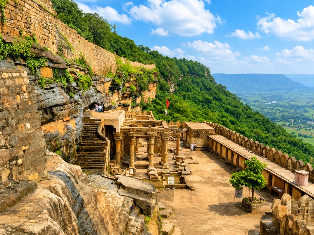 kalinjar fort - the invincible citadel of bundelkhand 