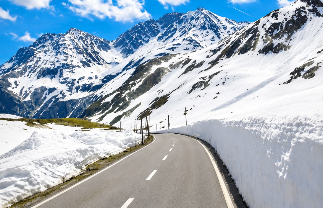 Rohtang-Pass : Where Roads Touch The Clouds