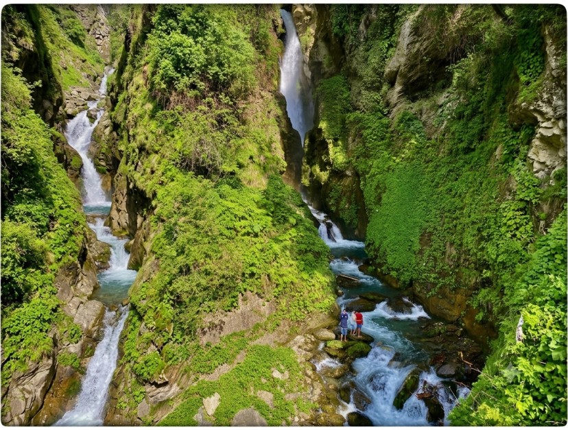 Noori-Chamb-Waterfall : Nature's Powerful Beauty 