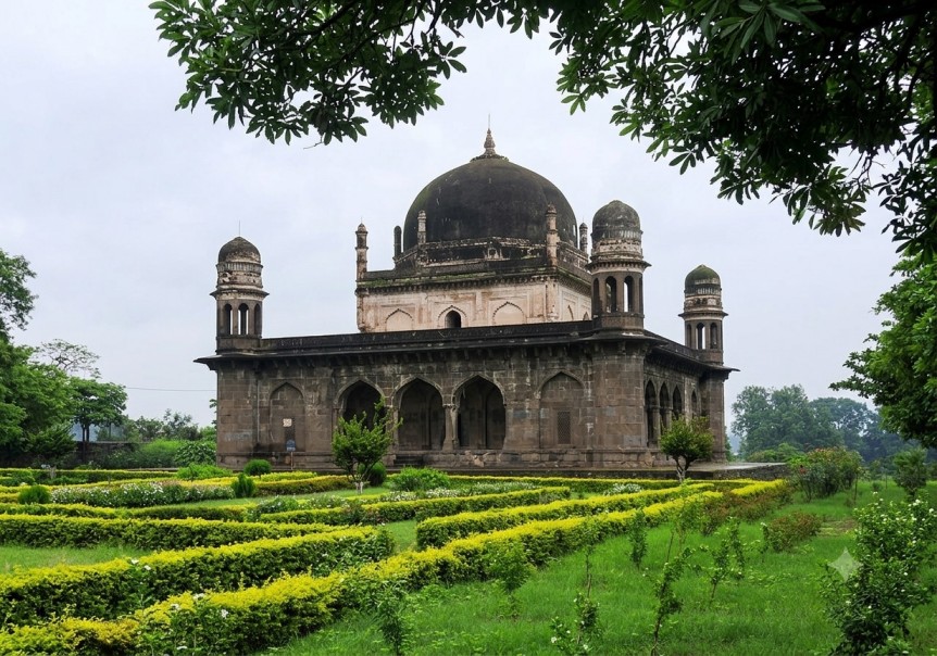 Black Taj Mahal: The Mystery That Still Haunts Agra