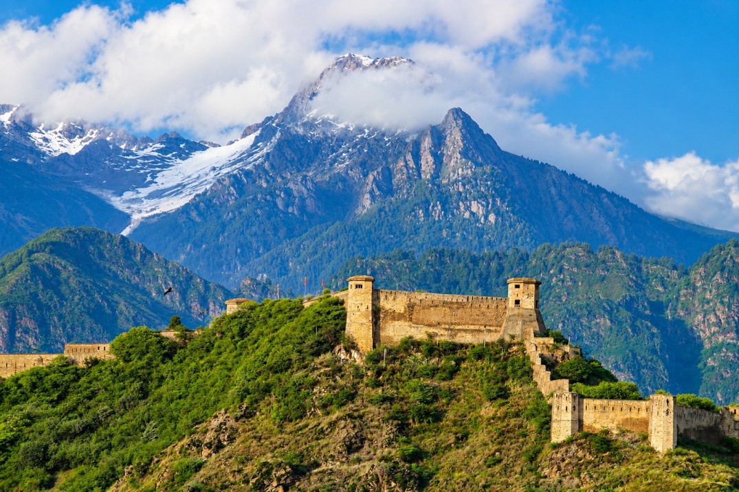 Hari Barbat Fort : Where History Meets Himalayas